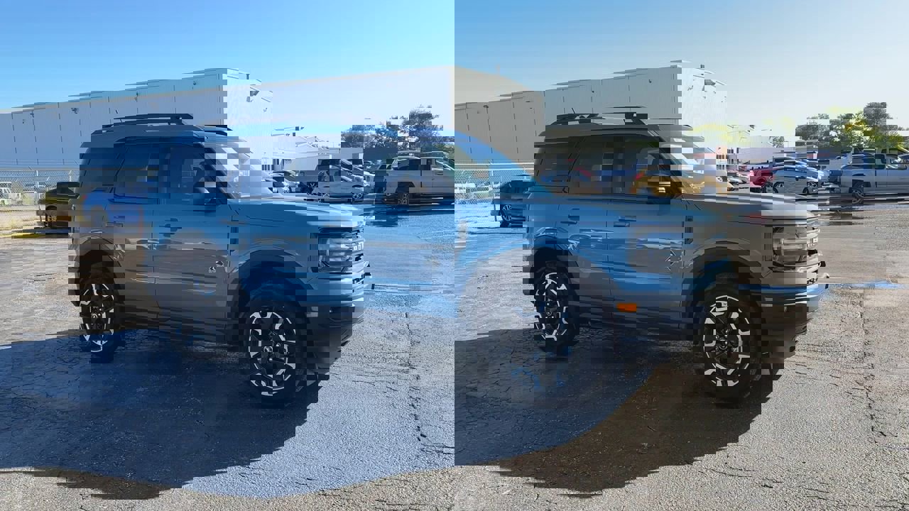 2023 Ford Bronco Sport Outer Banks photo 2