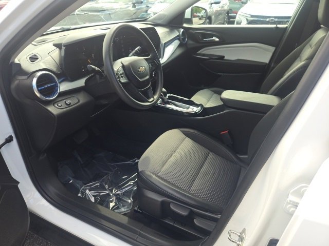 2024 Chevrolet Trax LT photo 10