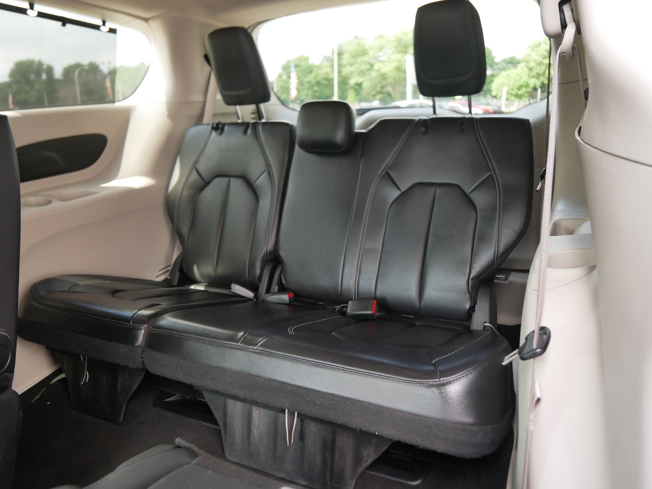2022 Chrysler Pacifica Touring L photo 11