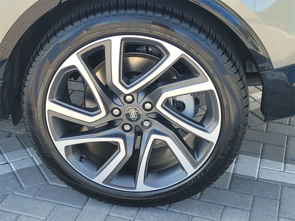 2025 Land Rover Discovery SE photo 13
