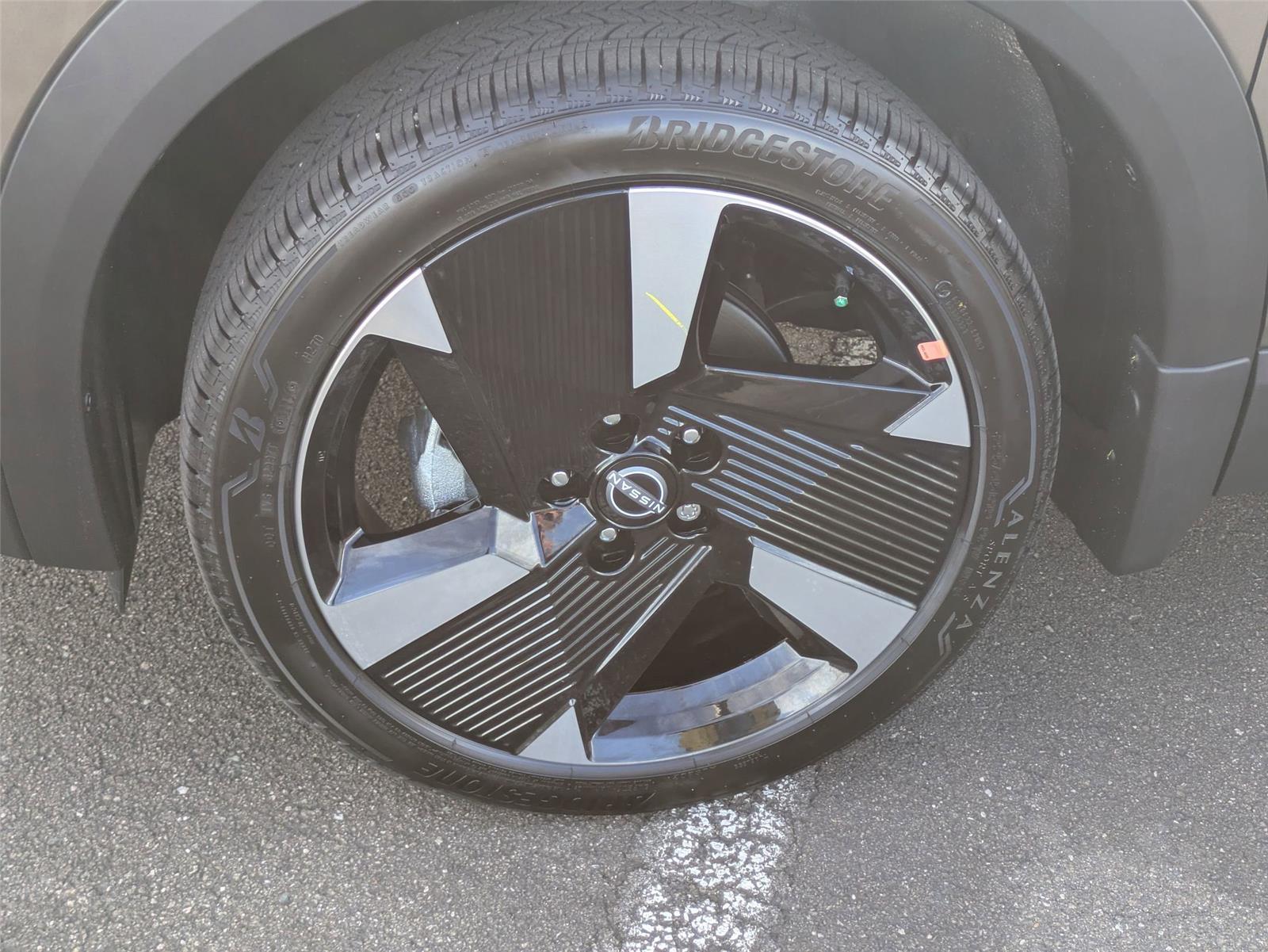 2026 Nissan Kicks SR photo 10