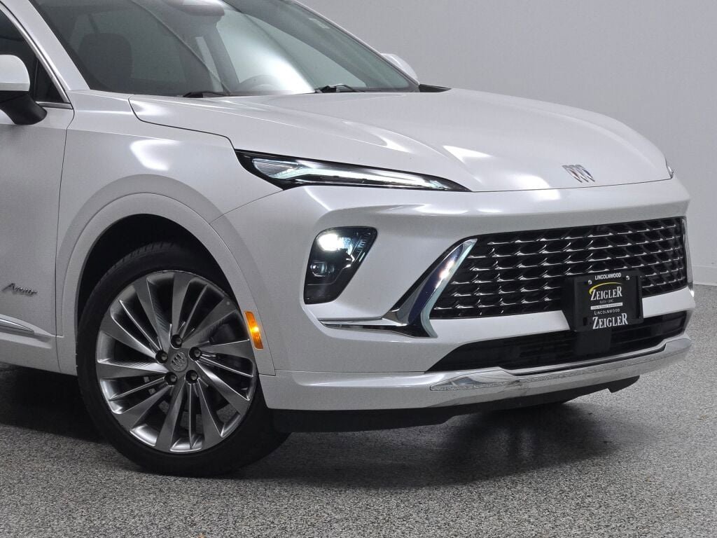 2024 Buick Envision Avenir photo 2