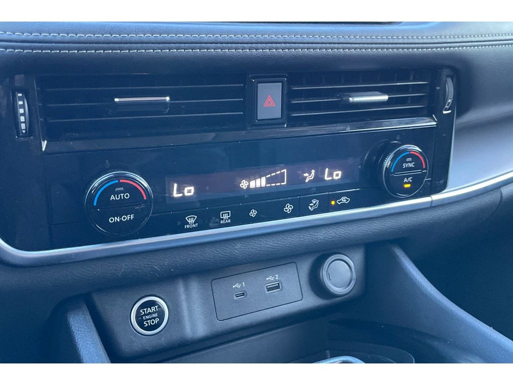 2021 Nissan Rogue SV photo 23