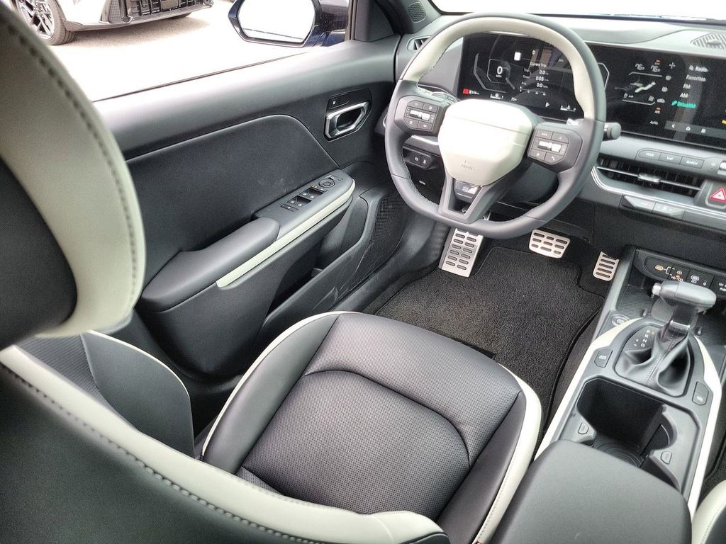 2025 Kia K4 GT-Line Turbo photo 14
