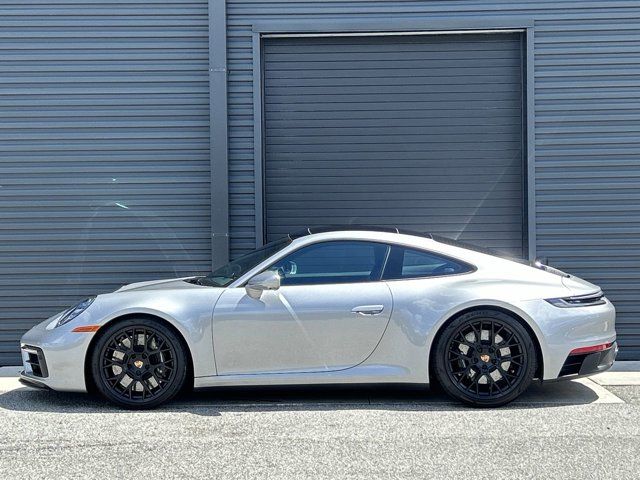 2024 Porsche 911 4 GTS photo 2