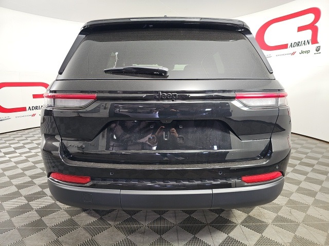 2025 Jeep Grand Cherokee Altitude photo 3