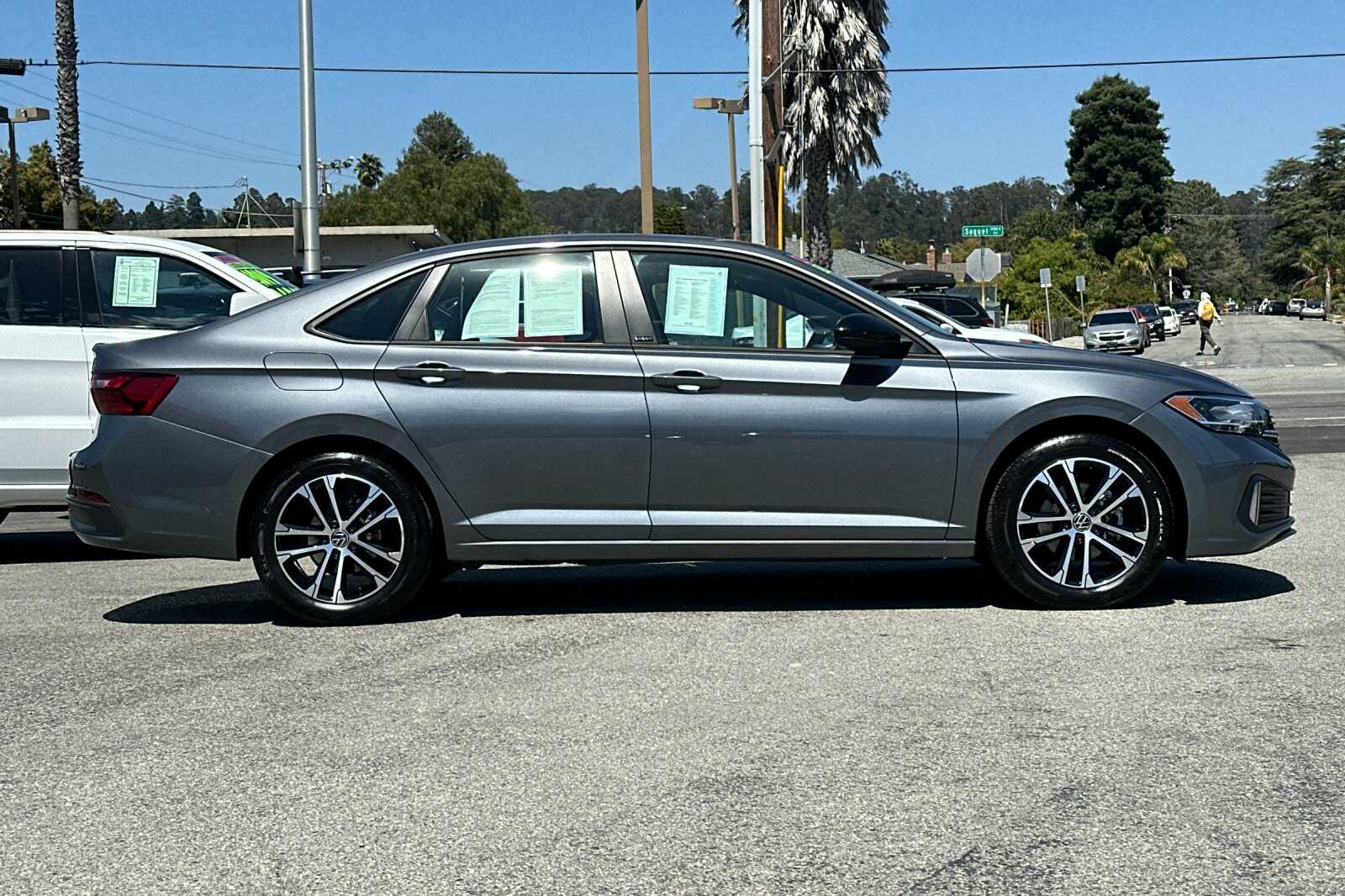 2024 Volkswagen Jetta 1.5T Sport photo 3