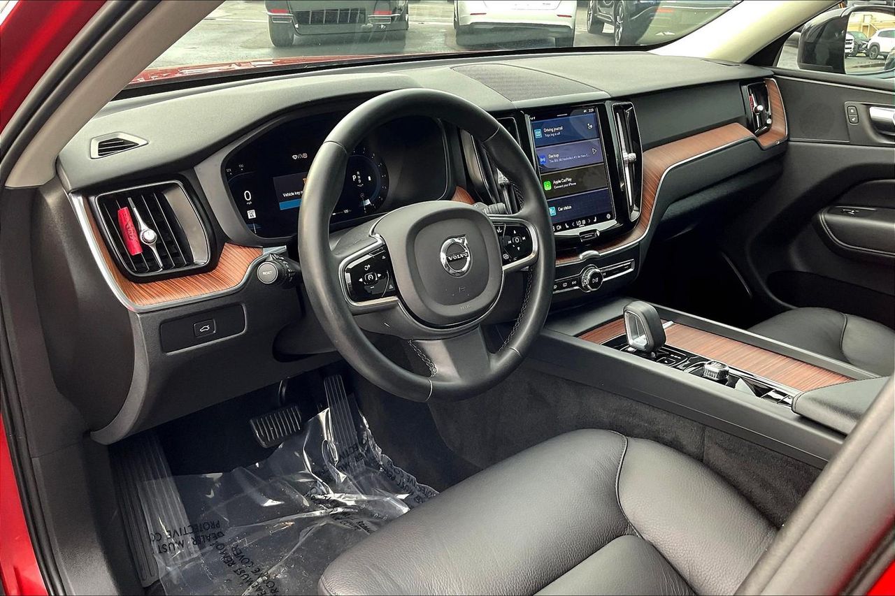 2023 Volvo XC60 B5 Plus photo 15