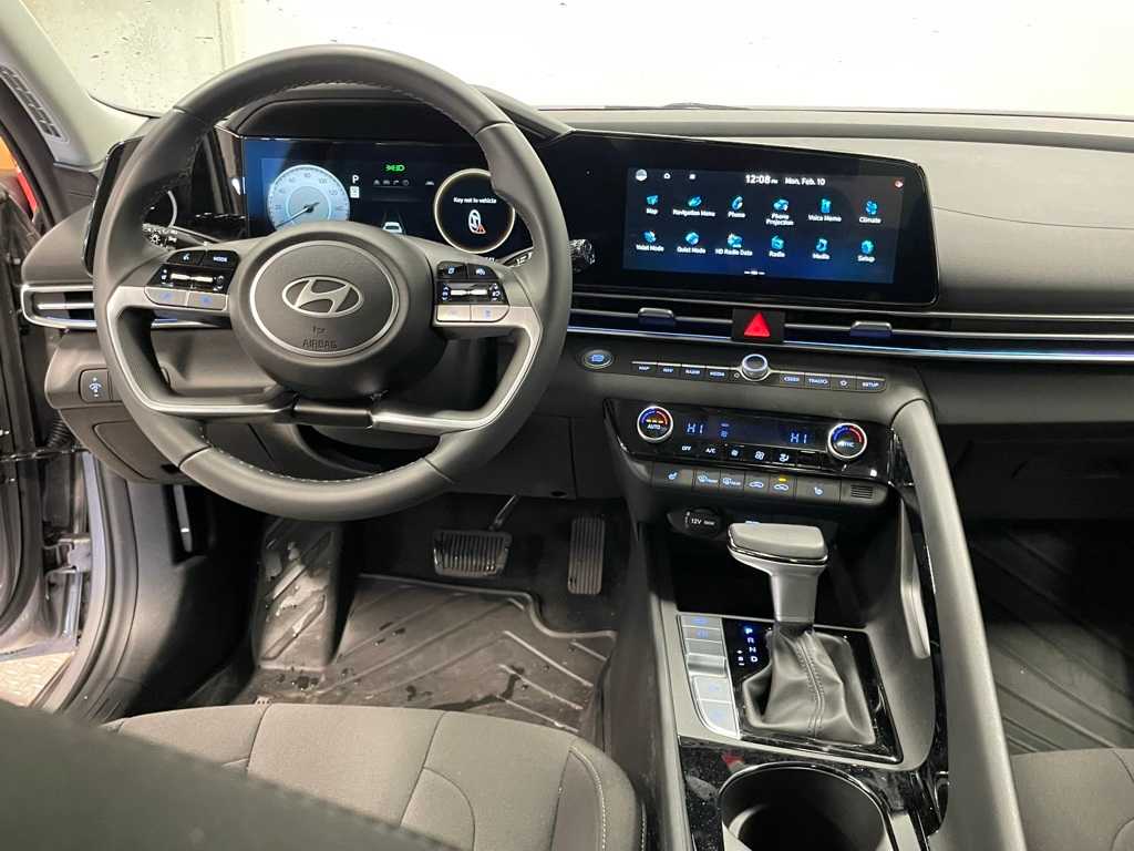 2024 Hyundai Elantra SEL Convenience photo 23