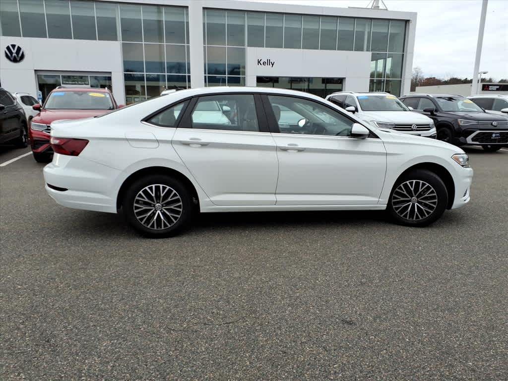 2021 Volkswagen Jetta SE R-Line photo 3