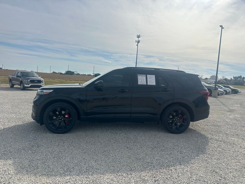 2021 Ford Explorer ST photo 4