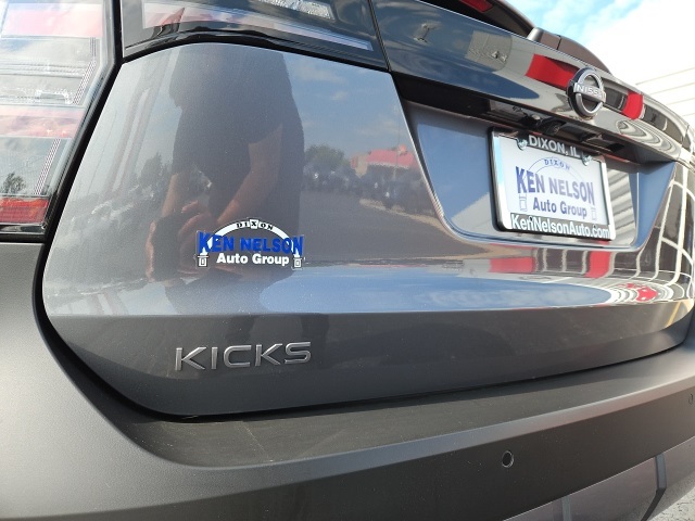2025 Nissan Kicks SV photo 2