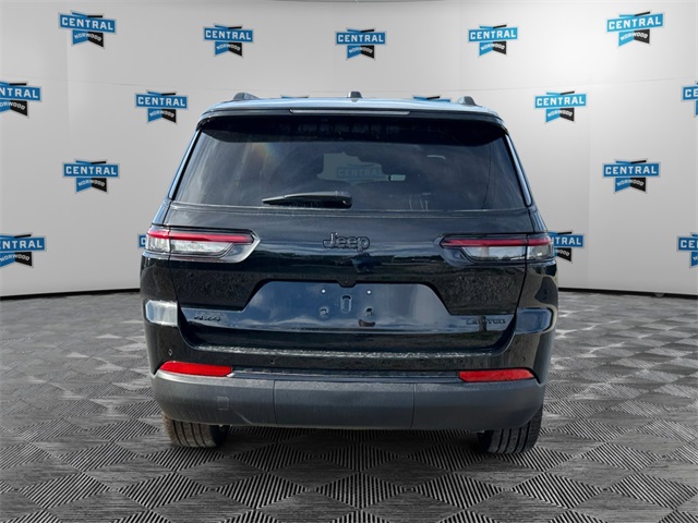 2025 Jeep Grand Cherokee Limited photo 3