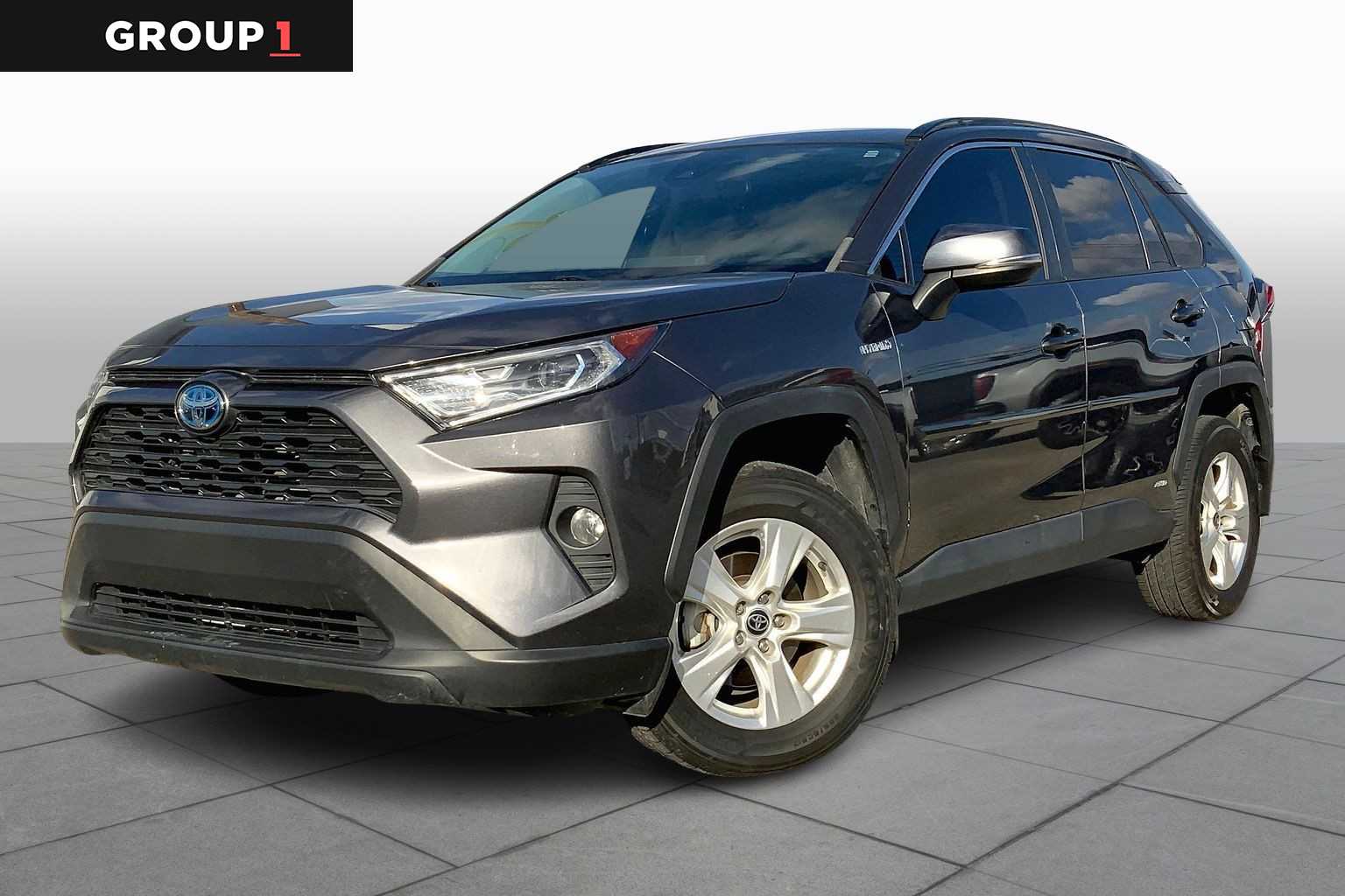 2021 Toyota RAV4 XLE's photo