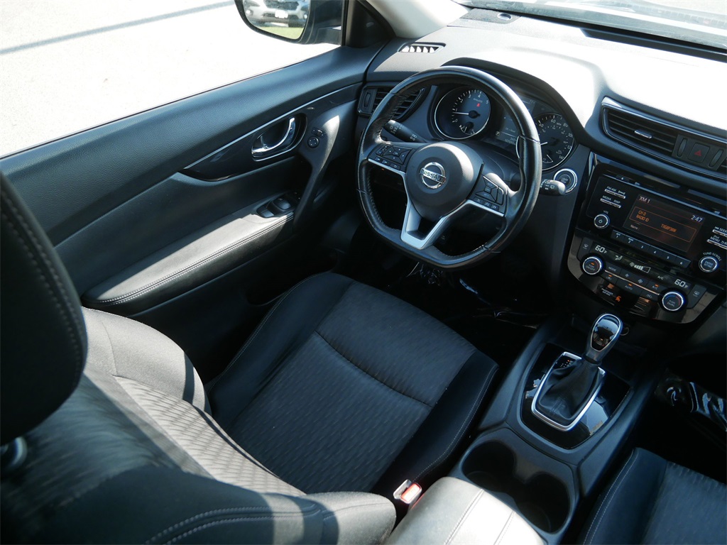 2017 Nissan Rogue SV photo 13