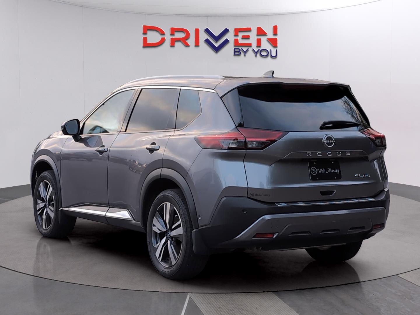 2023 Nissan Rogue SL photo 3