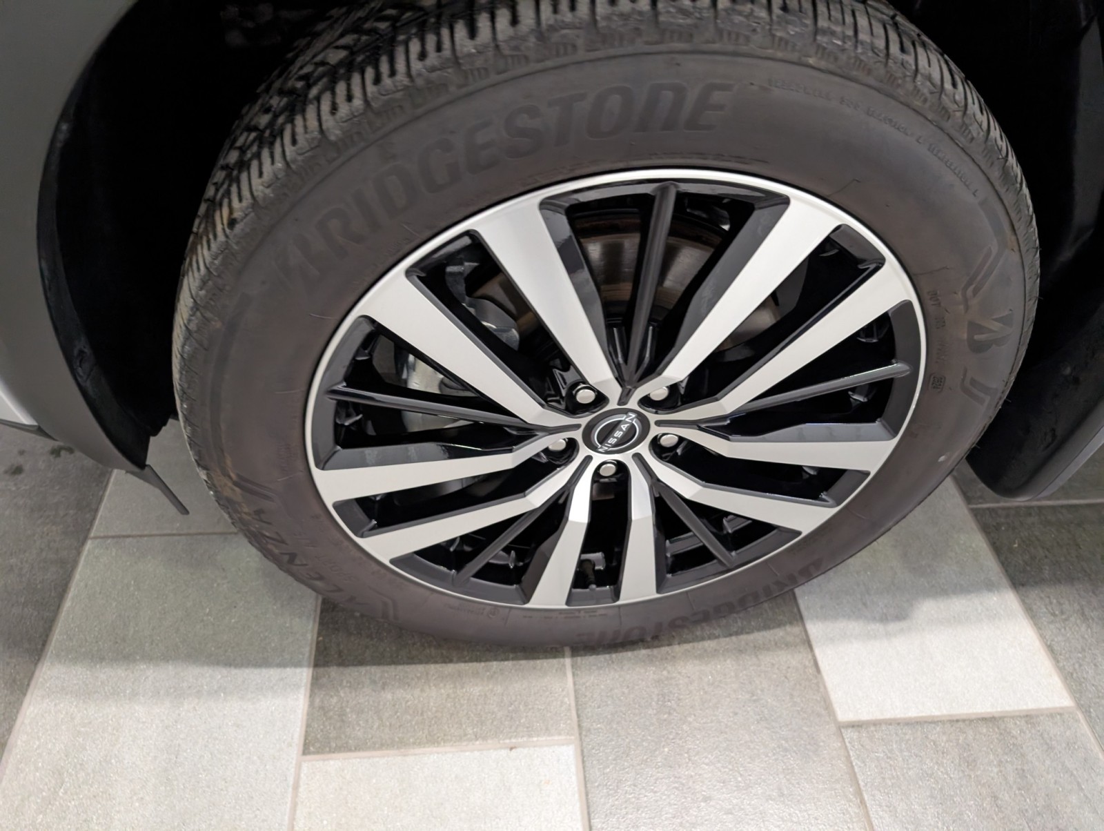 2024 Nissan Pathfinder Platinum photo 4