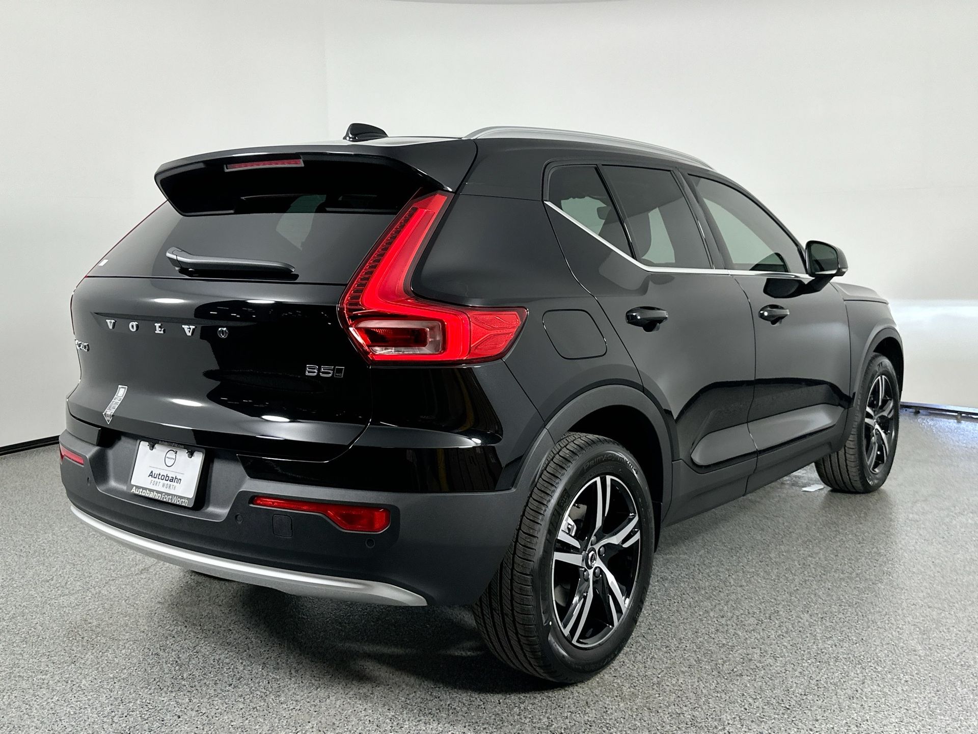 2025 Volvo XC40 AWD Core photo 4