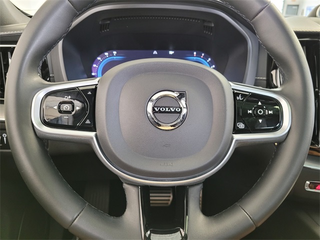 2022 Volvo XC60 B5 R-Design photo 30
