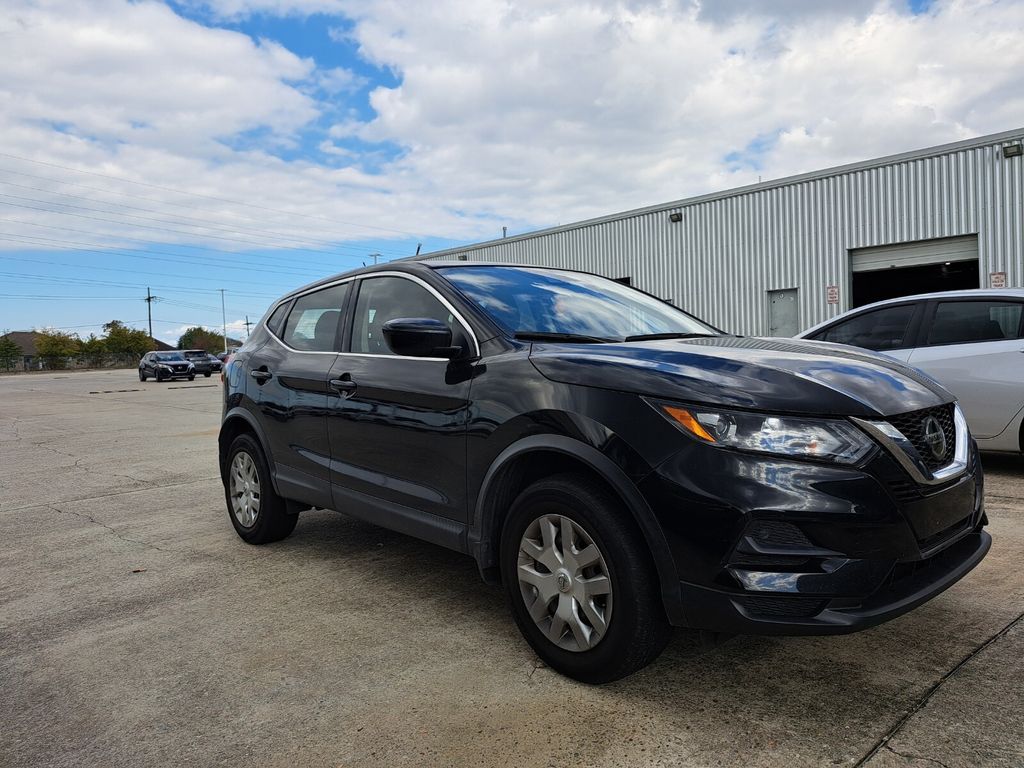 2020 Nissan Rogue Sport S photo 2