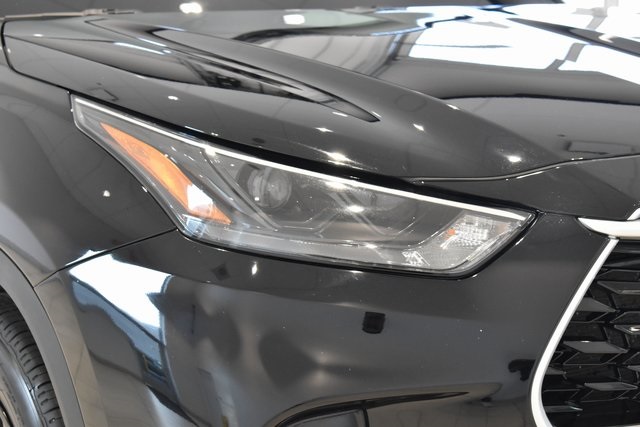 2024 Toyota Highlander LE photo 2