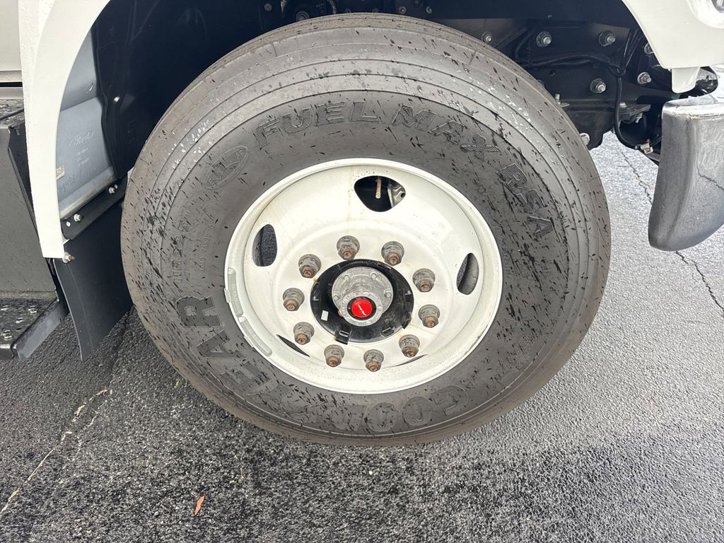 2025 Ford F-750 SuperCab Base photo 8