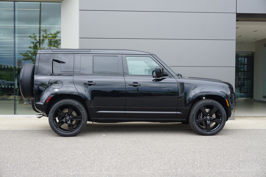 2025 Land Rover Defender 110 V8 photo 7