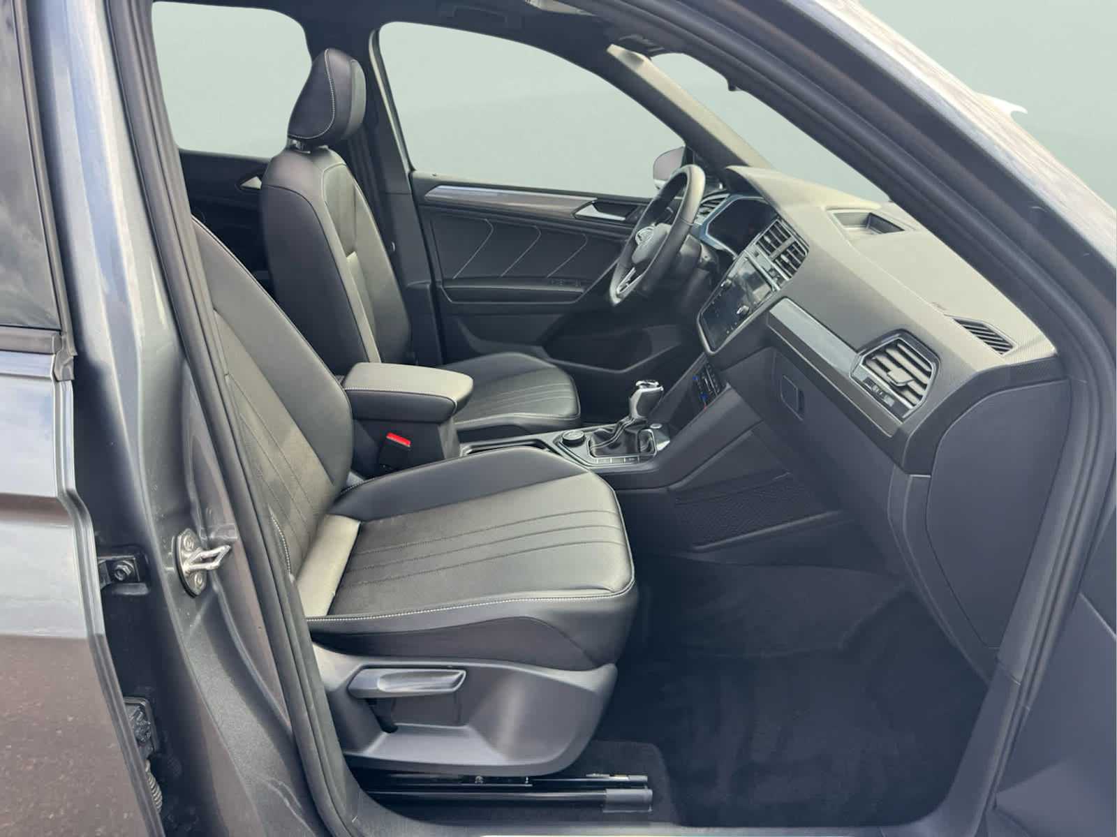 2023 Volkswagen Tiguan SE R-Line Black photo 42