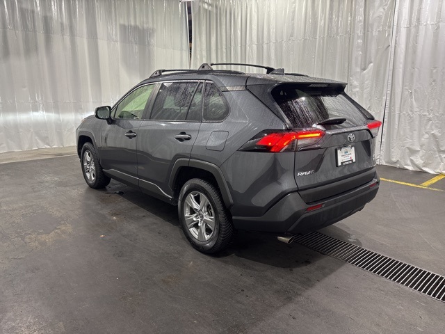 2019 Toyota RAV4 LE photo 4