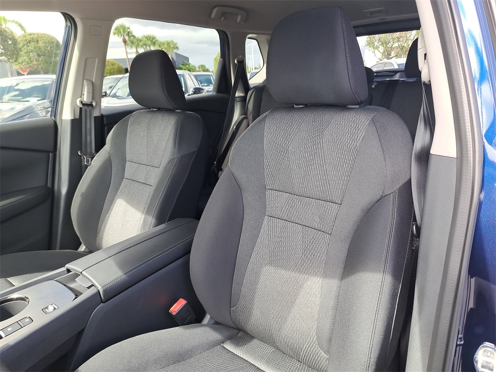 2026 Nissan Rogue SV photo 20