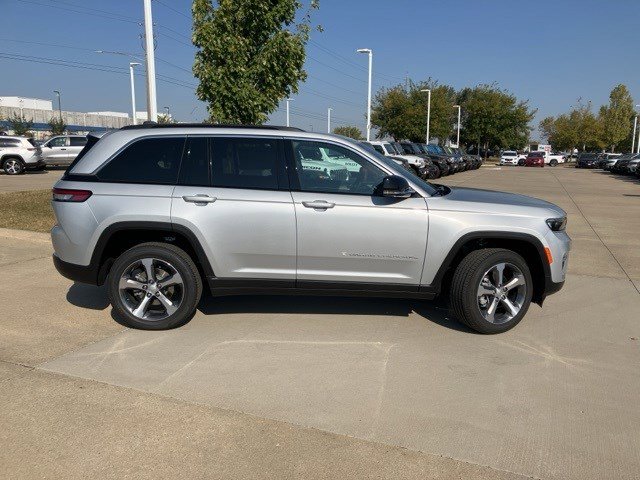 2025 Jeep Grand Cherokee Limited photo 4