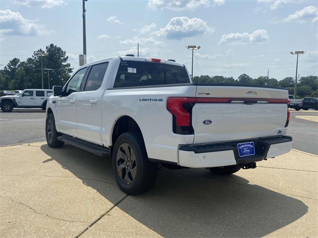 2025 Ford F-150 Lightning Lariat photo 3