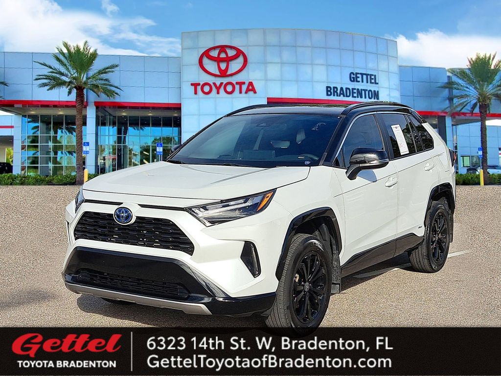 2024 Toyota RAV4 XSE's photo