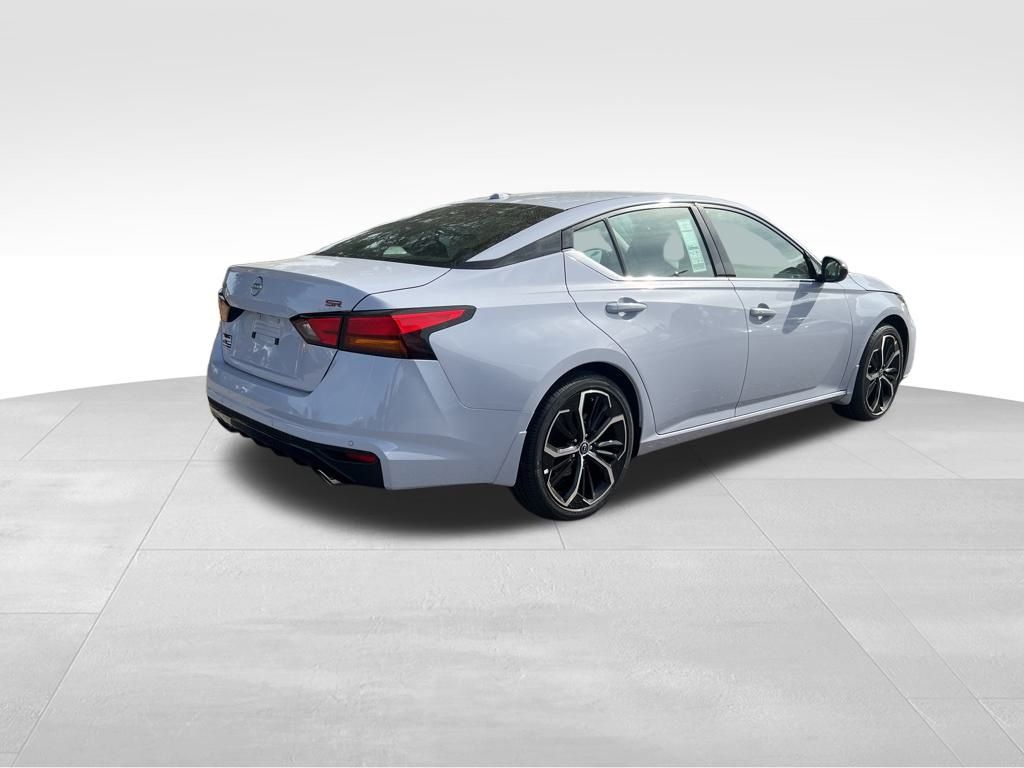 2025 Nissan Altima SR photo 4