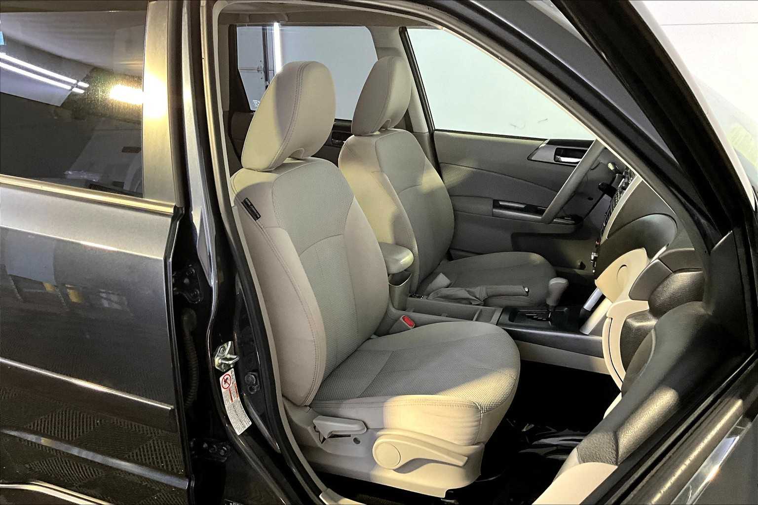 2012 Subaru Forester 2.5X Premium photo 7