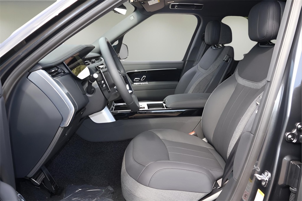 2025 Land Rover Range Rover SE photo 12