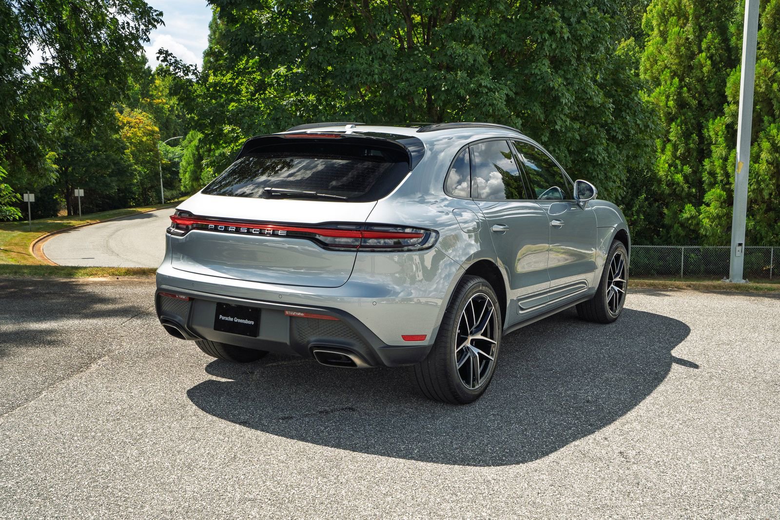 2023 Porsche Macan Base photo 7