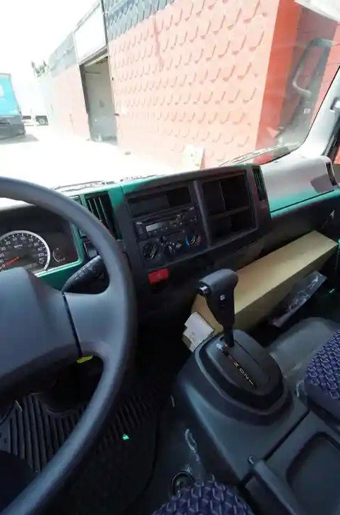 2024 Isuzu NRR Standard photo 4