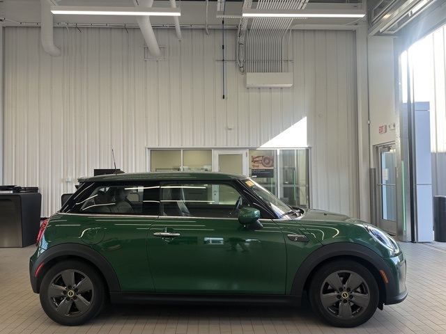 2022 Mini Cooper SE Signature photo 2