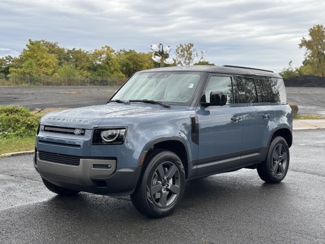 2026 Land Rover Defender S's photo