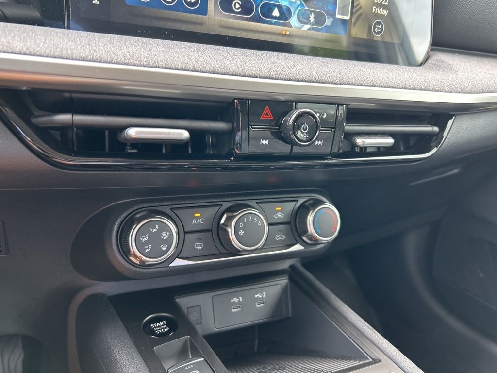 2025 Nissan Kicks SV photo 26