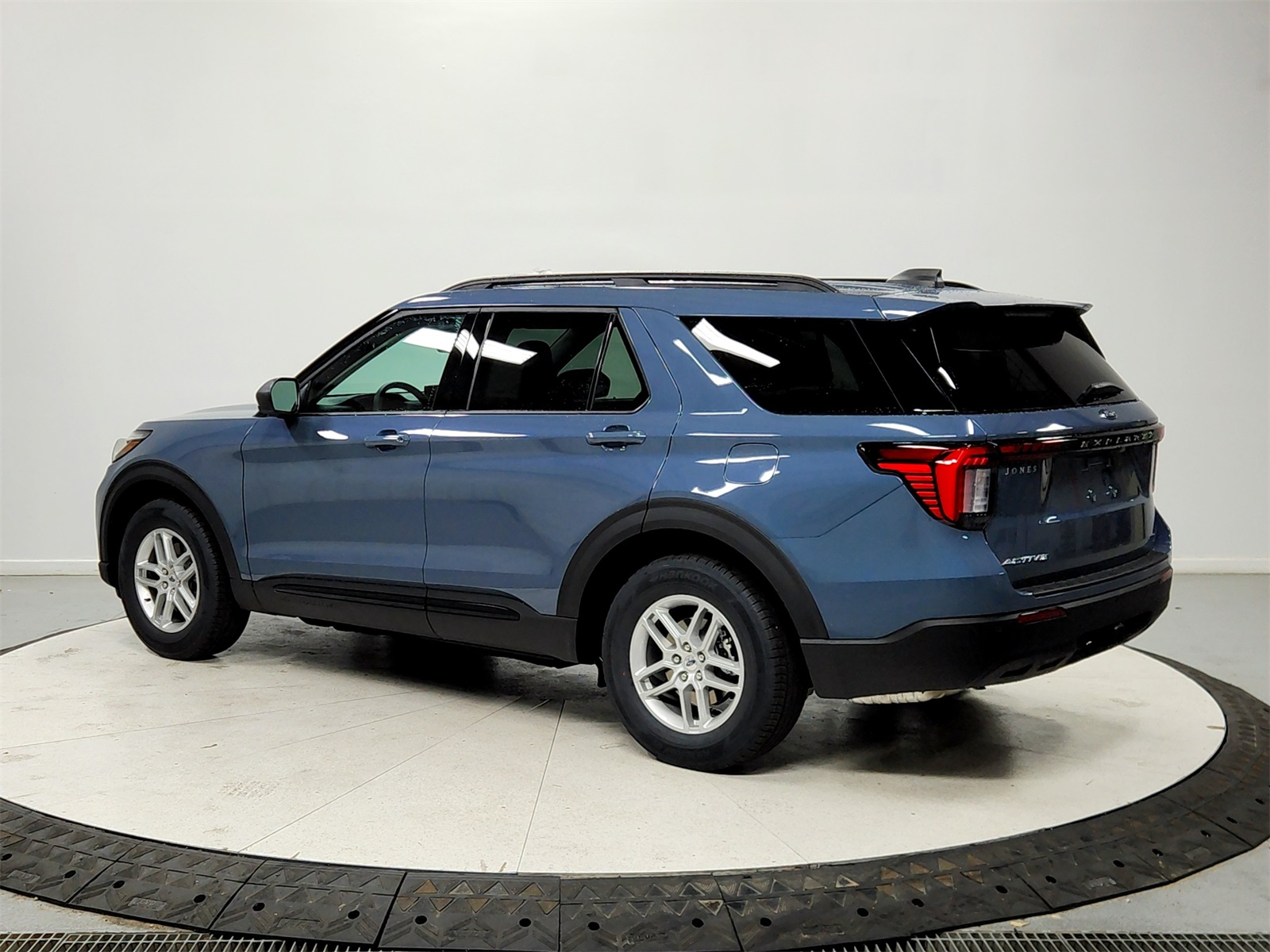 2026 Ford Explorer photo 4