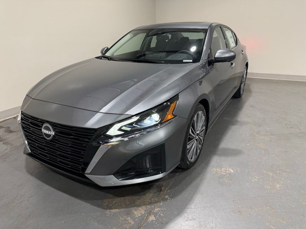 2025 Nissan Altima SL photo 3