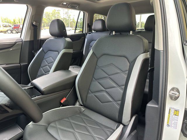 2025 Volkswagen Atlas Peak Edition SE photo 3