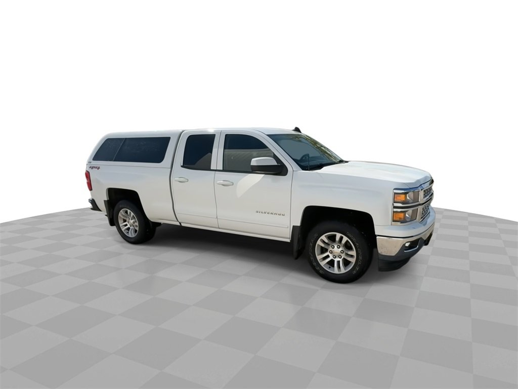 2015 Chevrolet Silverado 1500 LT photo 2