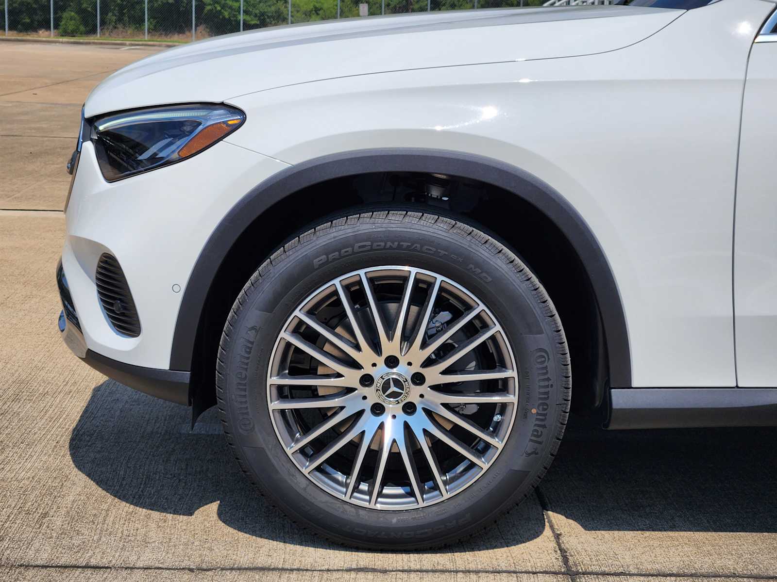 2026 Mercedes Benz GLC 300 photo 2