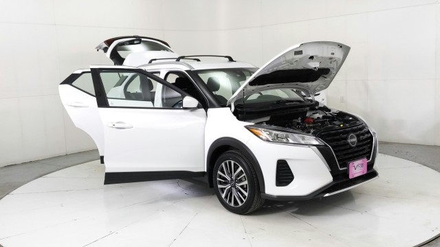 Used 2024 WHITE Nissan SV image 12