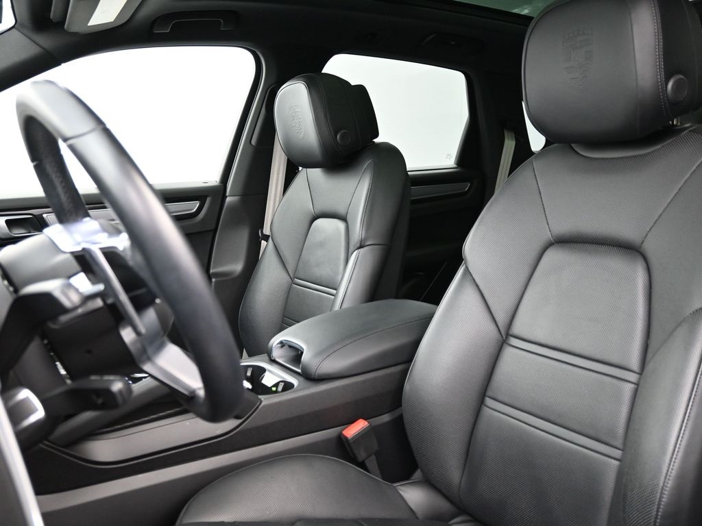 2023 Porsche Cayenne S Platinum Edition photo 4