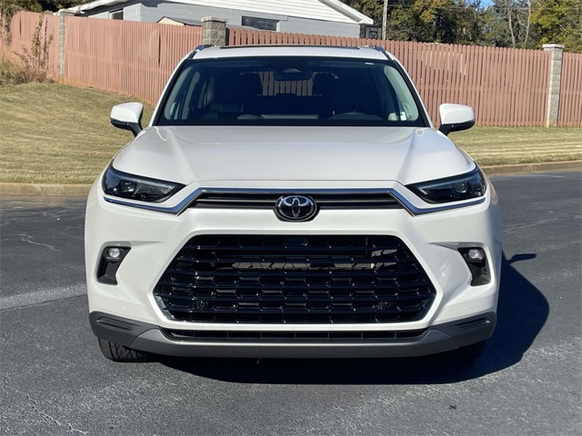 2024 Toyota Highlander Hybrid Limited photo 2