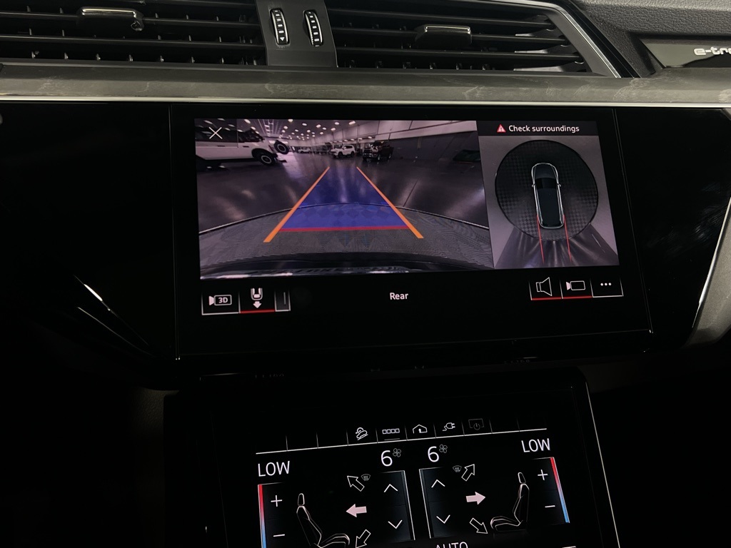 2023 Audi e-tron Premium photo 12